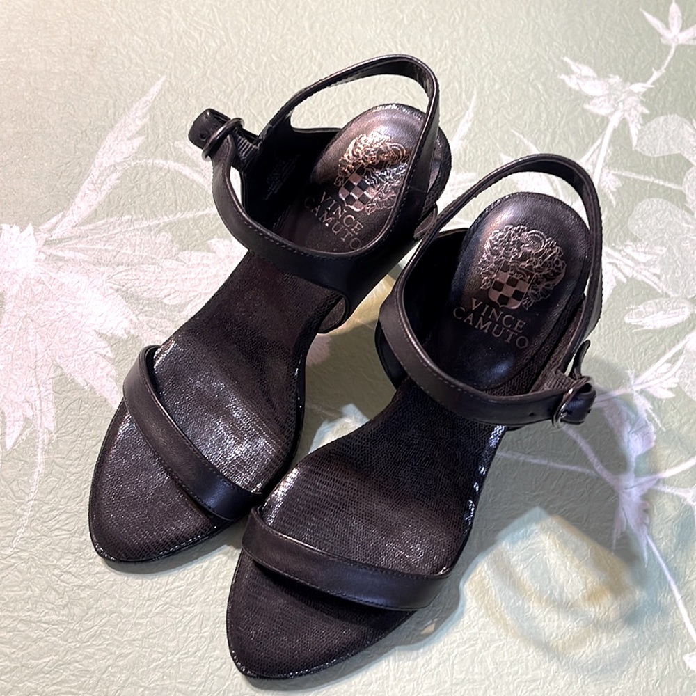 VINCE CAMUTO